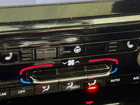 Used 2023 Jeep Grand Cherokee Altitude image 3