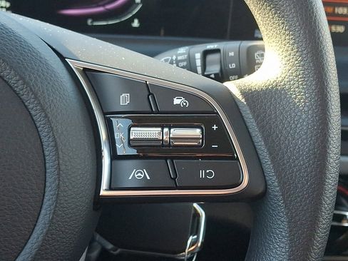 Used 2025 Kia Seltos LX image 21