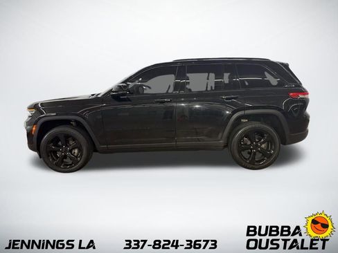 Used 2023 Jeep Grand Cherokee Altitude AWD/4WD image 2