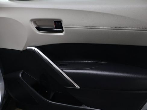 Used 2022 Toyota Corolla Cross LE image 12