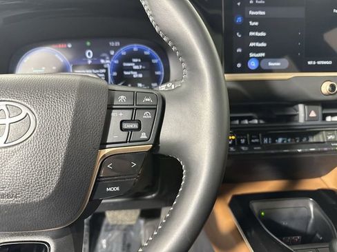 Used 2025 Toyota Crown Signia image 13