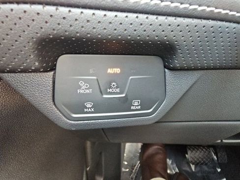 Used 2025 Volkswagen Atlas SE AWD/4WD image 29