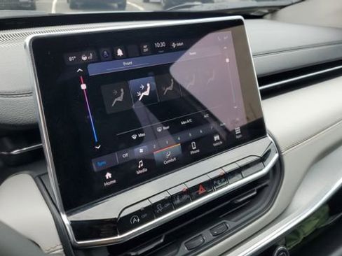 Certified 2024 Jeep Compass Limited image 13