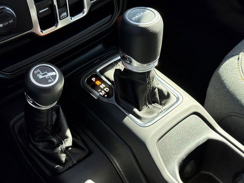 New 2025 Jeep Gladiator Sport AWD/4WD image 28