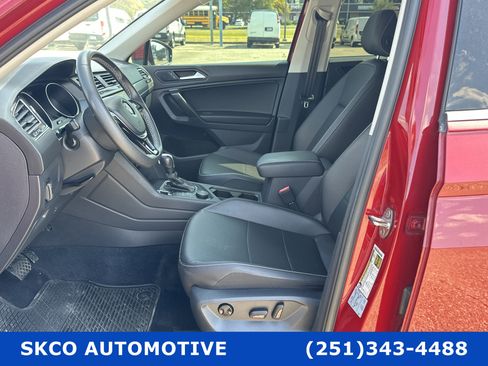Used 2021 Volkswagen Tiguan SE image 10