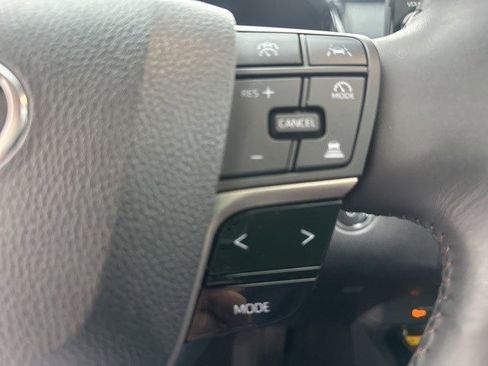 Used 2025 Toyota Camry XLE image 19