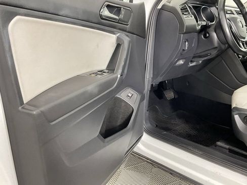 Used 2018 Volkswagen Tiguan SEL image 13