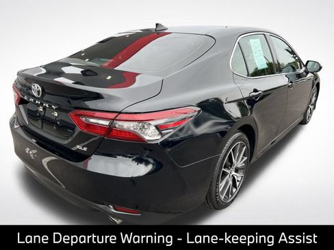 Used 2021 Toyota Camry XLE FWD image 10