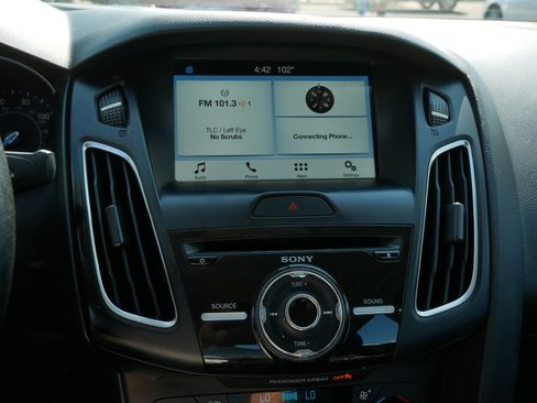 Used 2017 Ford Focus SEL w/ Cold Weather Package FWD image 23