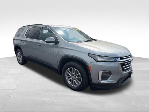 Used 2023 Chevrolet Traverse LT FWD image 2