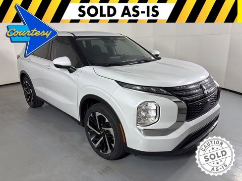 Used 2022 Mitsubishi Outlander ES FWD image 2
