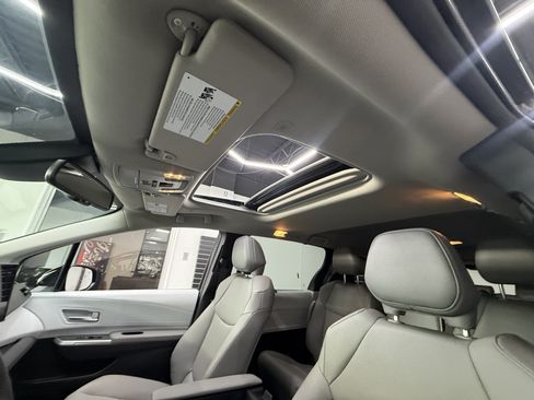 Used 2026 Toyota Sienna XLE FWD image 12