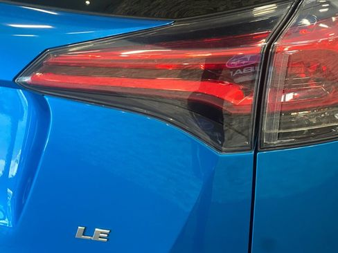 Used 2018 Toyota RAV4 LE w/ All Weather Liner Package FWD image 24