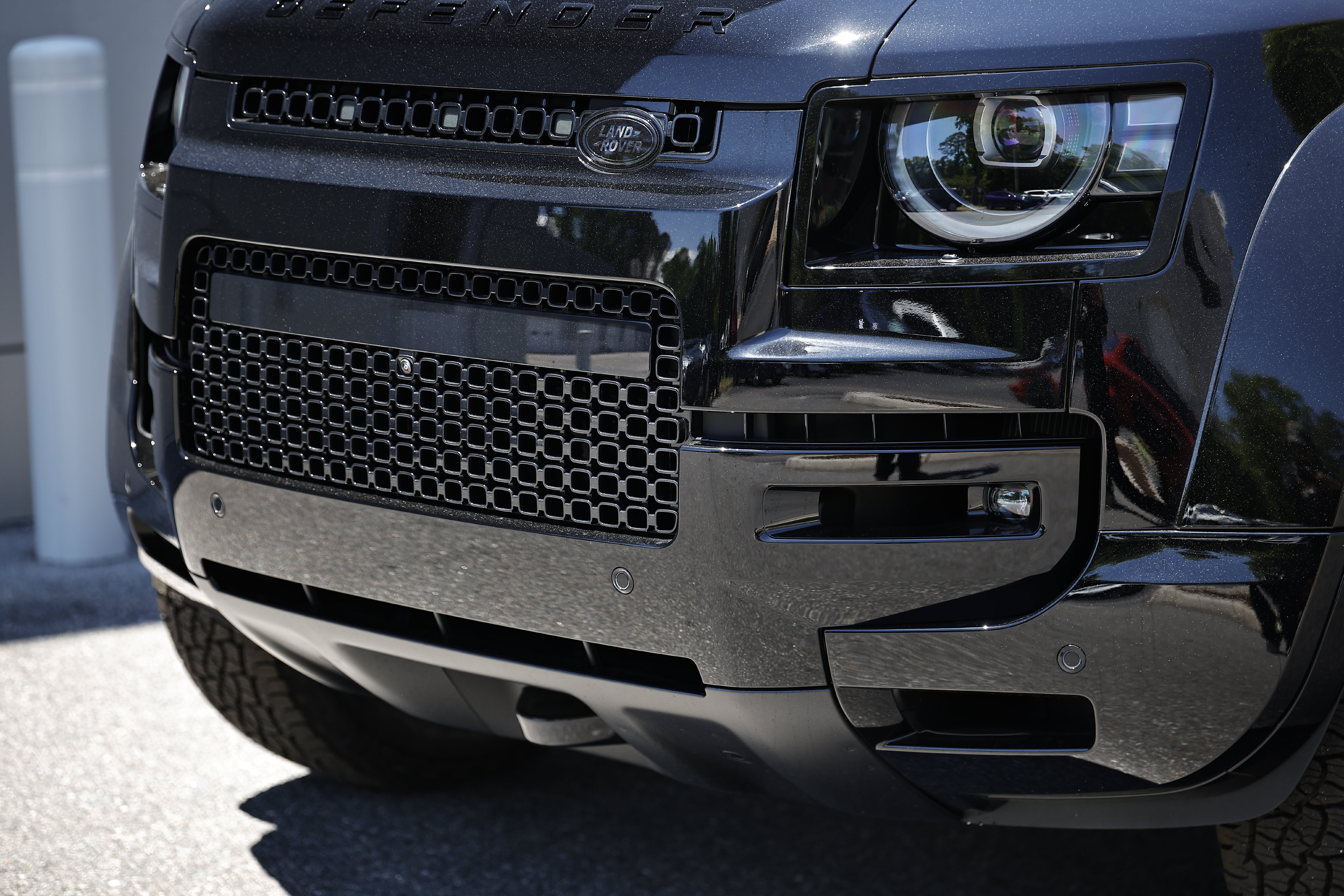 New 2026 Land Rover Defender 110 OCTA AWD/4WD image 2