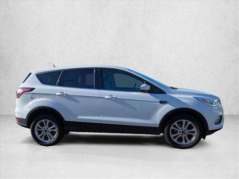 Used 2017 Ford Escape SE w/ SE Cold Weather Package FWD image 4