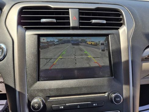 Used 2018 Ford Fusion SE w/ Fusion SE Technology Package FWD image 14