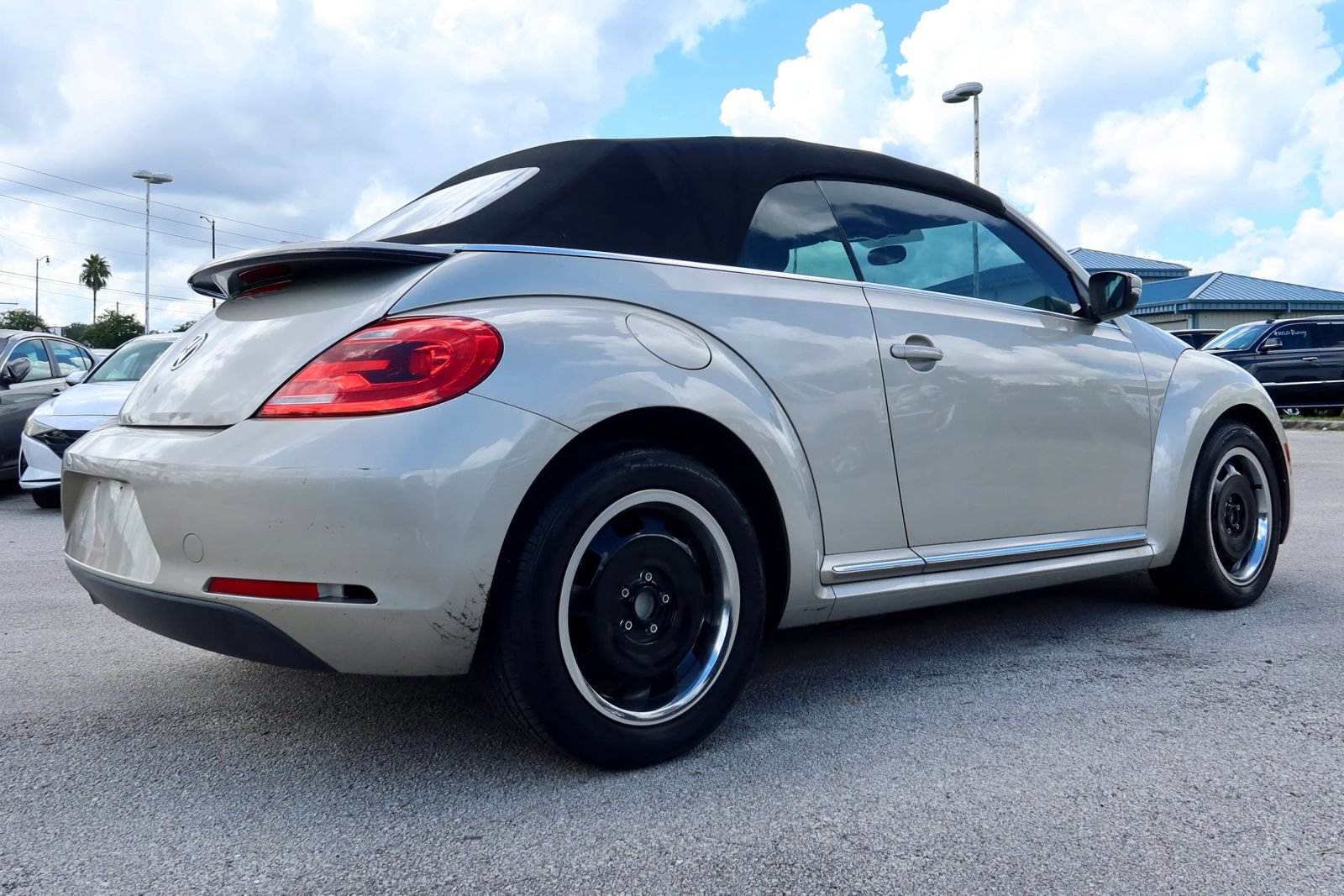 Used 2015 Volkswagen Beetle 1.8T FWD image 2
