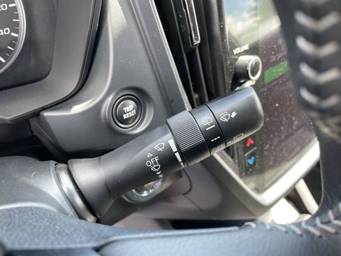 Used 2025 Subaru Forester Premium AWD/4WD image 17