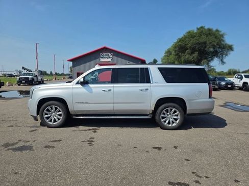Used 2018 GMC Yukon XL SLT w/ Open Road Package AWD/4WD image 5