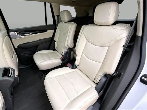 Used 2022 Cadillac XT6 Premium Luxury w/ Technology Package FWD image 21