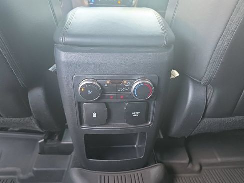 Used 2021 Ford Explorer Platinum w/ Equipment Group 601A AWD/4WD image 22