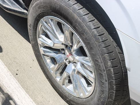 Used 2025 GMC Yukon XL Denali image 10