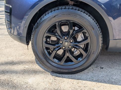 Used 2018 Land Rover Discovery SE AWD/4WD image 12