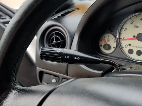 Used 2001 MAZDA MX-5 Miata RWD image 17
