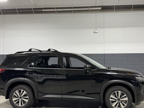 New 2026 Nissan Pathfinder SL AWD/4WD image 3