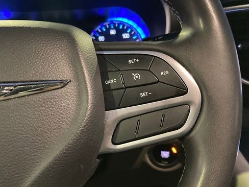 Used 2022 Chrysler Voyager LX image 18