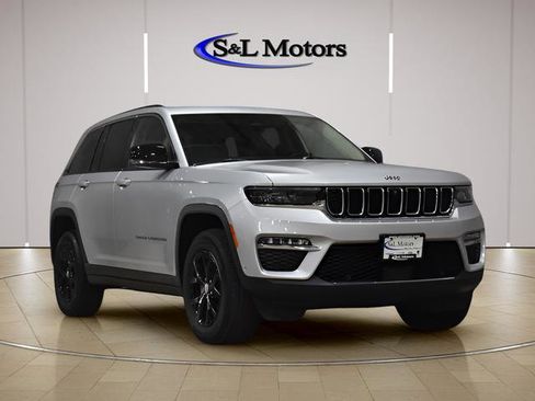 Used 2022 Jeep Grand Cherokee Limited w/ Luxury Tech Group II AWD/4WD image 1
