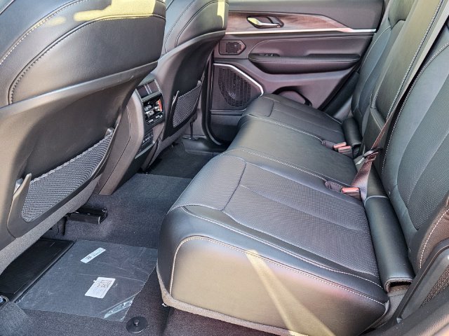 New 2027 Jeep Grand Cherokee Limited AWD/4WD image 12