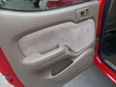 Used 2004 Toyota Tacoma PreRunner image 10