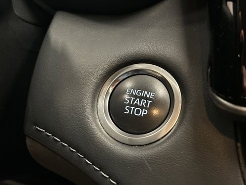 Used 2024 Toyota Highlander XLE image 31