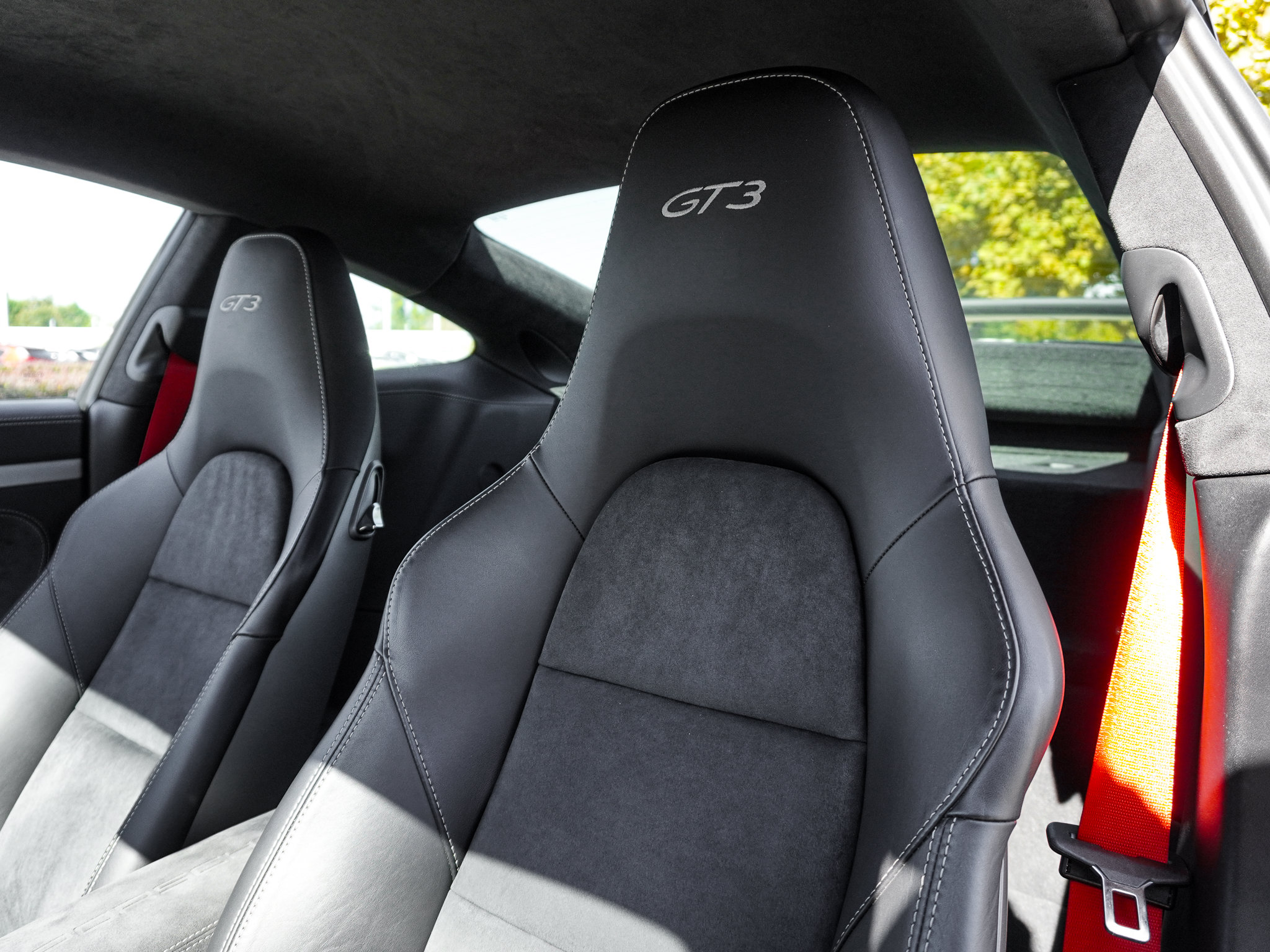 Used 2018 Porsche 911 GT3 w/ Sport Chrono Package RWD image 16