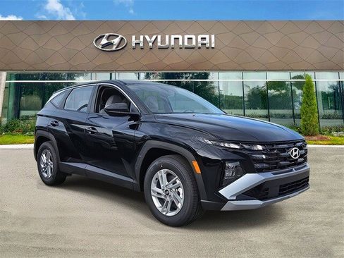 Certified 2025 Hyundai Tucson SE image 1
