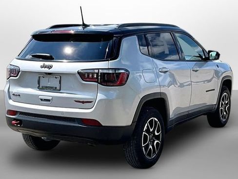 Used 2025 Jeep Compass Trailhawk AWD/4WD image 13