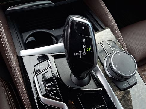 Used 2022 BMW M550i xDrive w/ Premium Package image 15