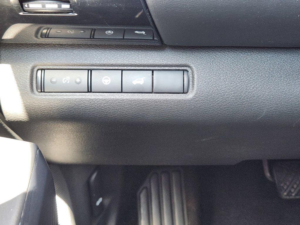 Used 2025 Nissan Pathfinder SV FWD image 26