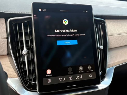 New 2026 Volvo XC90 B6 Plus w/ Protection Package Premier image 16