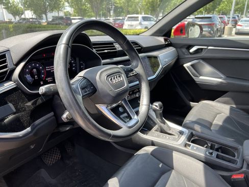 Used 2020 Audi Q3 2.0T Premium w/ Convenience Package AWD/4WD image 17