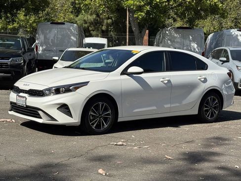 Used 2023 Kia Forte LXS FWD image 3
