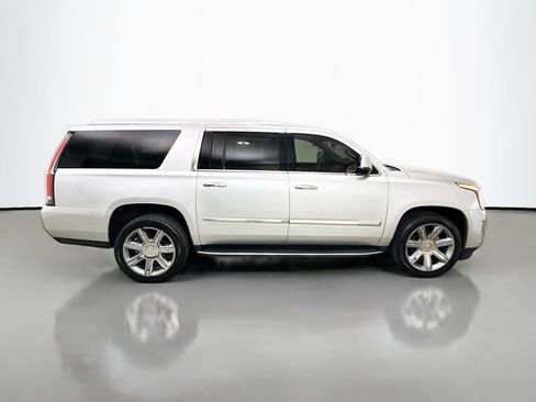 Used 2017 Cadillac Escalade ESV Luxury AWD/4WD image 8
