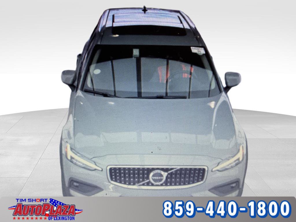 Used 2025 Volvo V60 B5 Cross Country Plus AWD/4WD image 2