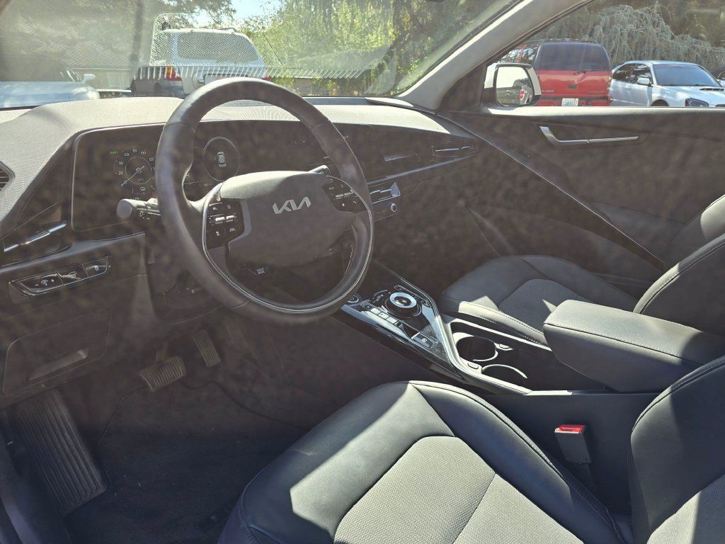 Certified 2023 Kia Niro Wind w/ Wind Preserve Package FWD image 11