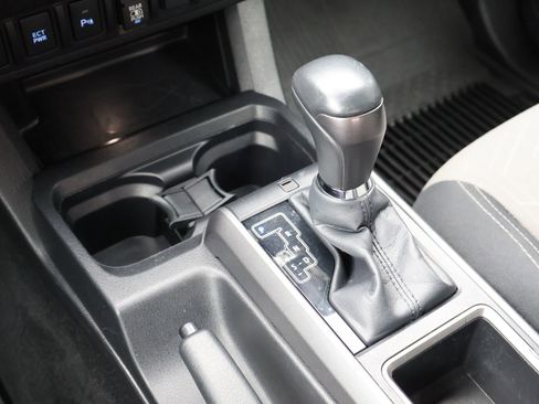 Used 2022 Toyota Tacoma TRD Sport w/ Technology Package image 18