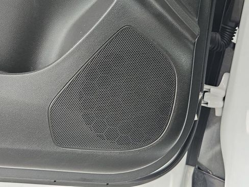 Used 2025 Buick Envista Sport Touring image 28