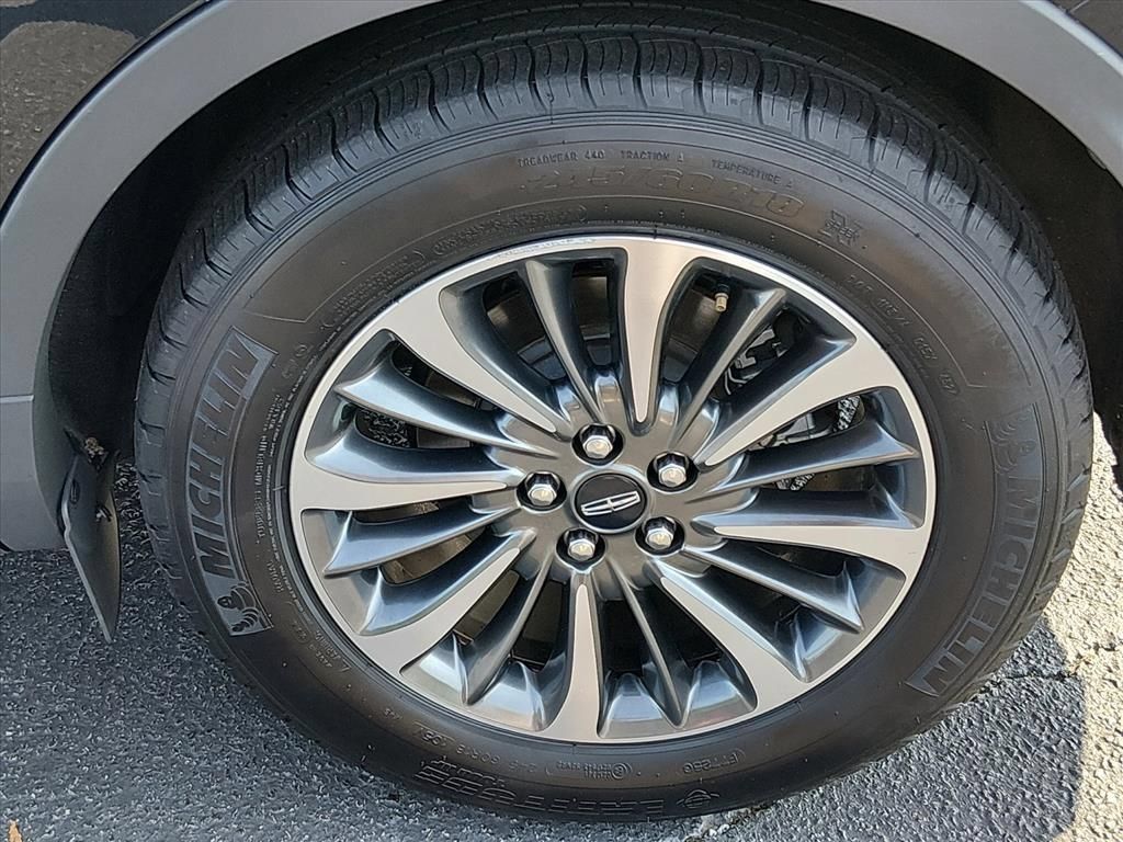 Used 2023 Lincoln Nautilus Reserve w/ Cargo Utility Package FWD image 16