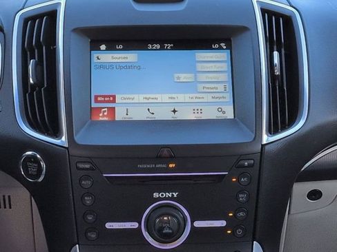 Used 2016 Ford Edge Titanium w/ Technology Package image 18