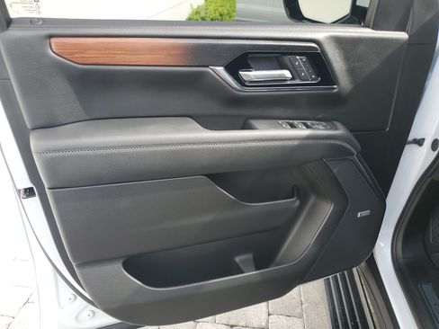 Used 2026 GMC Yukon XL Denali w/ Sun & Power Step Package RWD image 10
